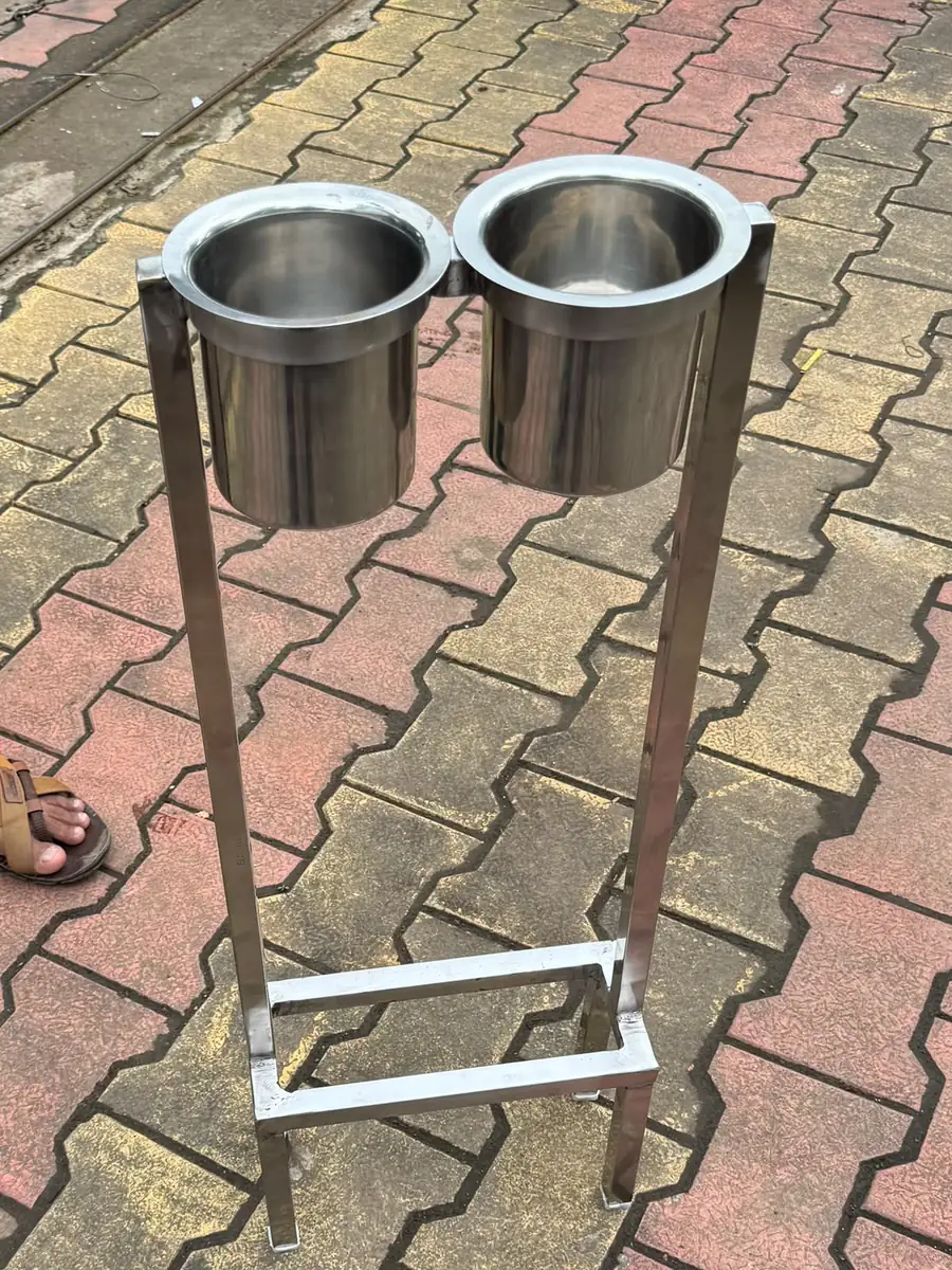 Jacketed vessels on their fabricated support stands
